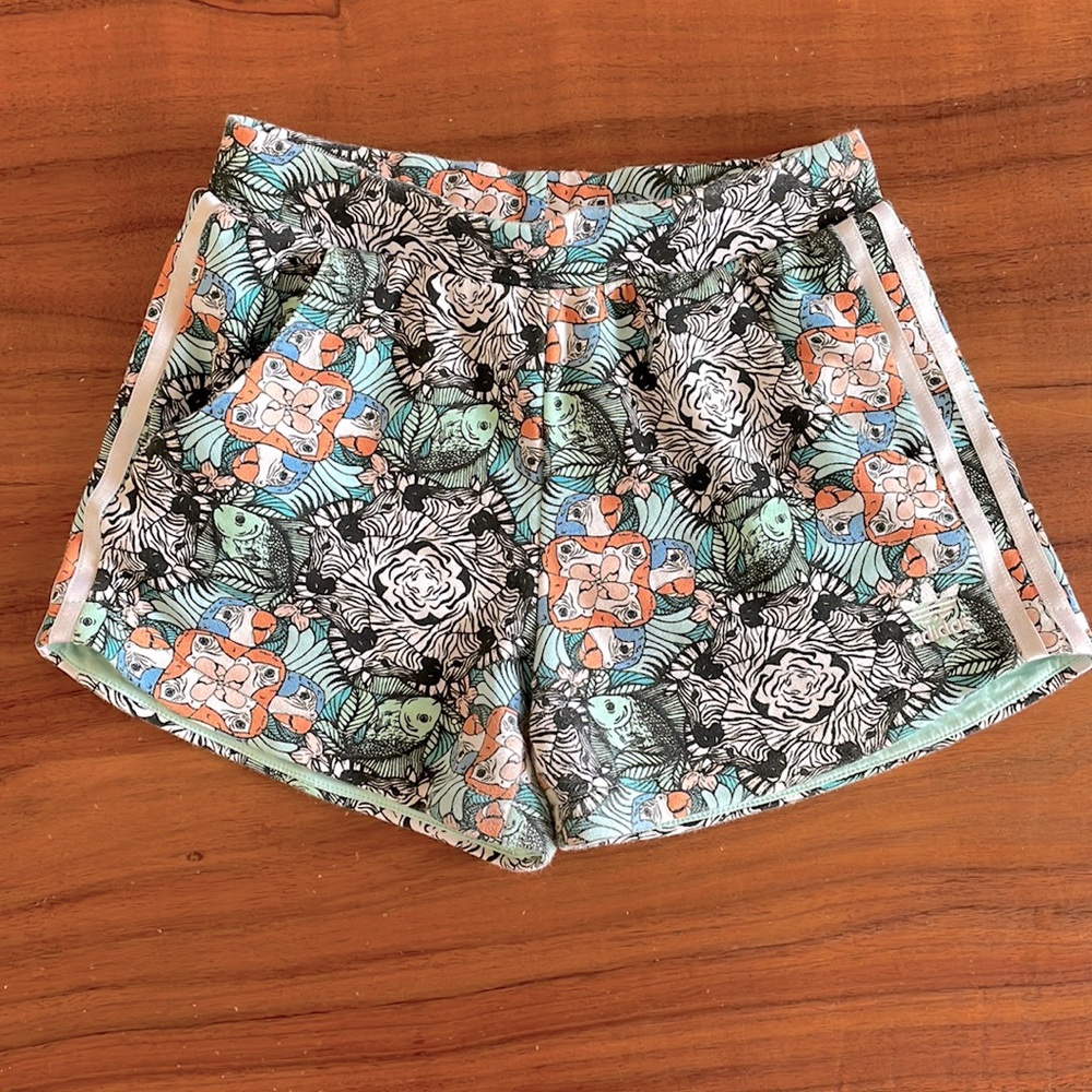 Adidas Girls Youth Shorts size L 13/14